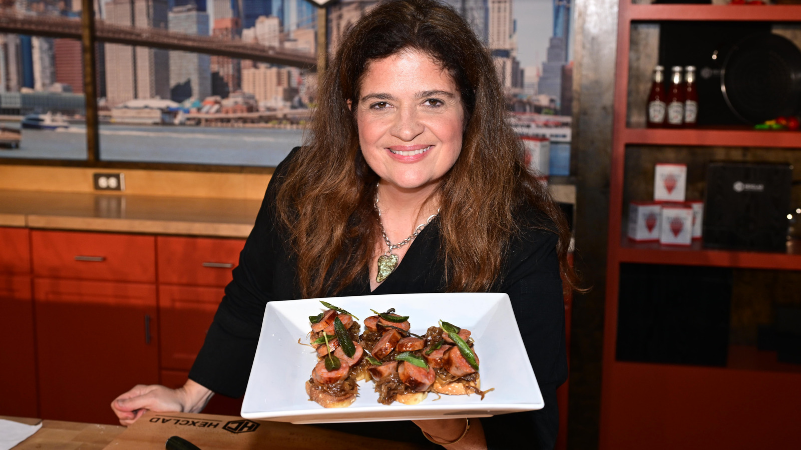 Alex Guarnaschelli shocked everyone by announcing that she would be(02)